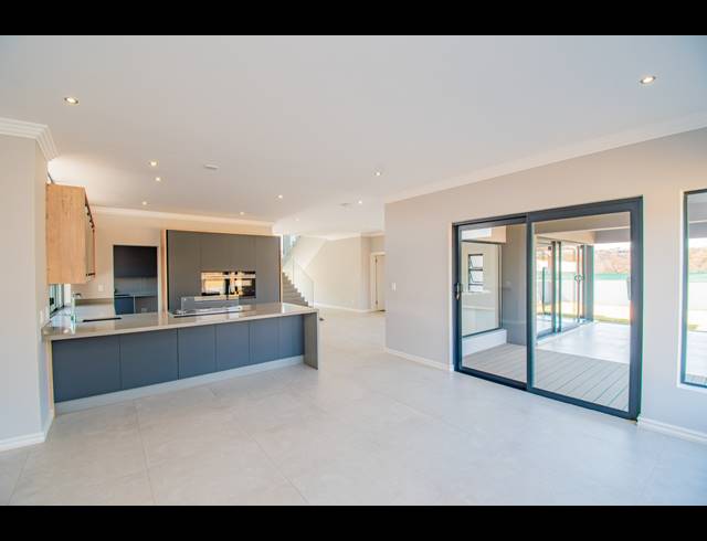 4 BEDROOM GATED ESTATE FOR SALE IN WATERLAKE FARM LIFESTYLE ESTATE